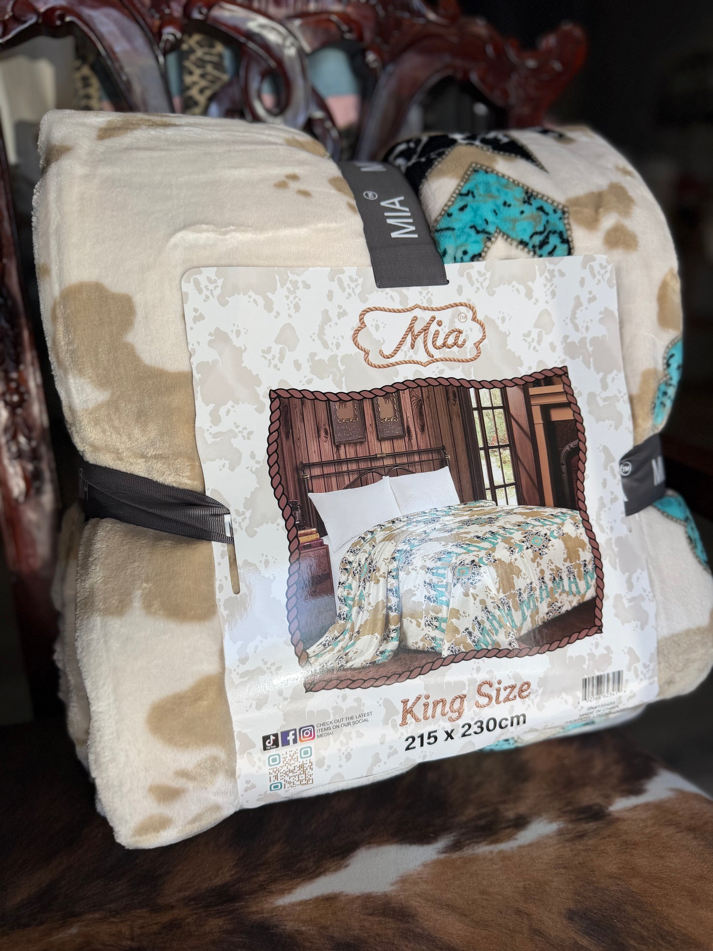 Mama Cowprint King Blanket
