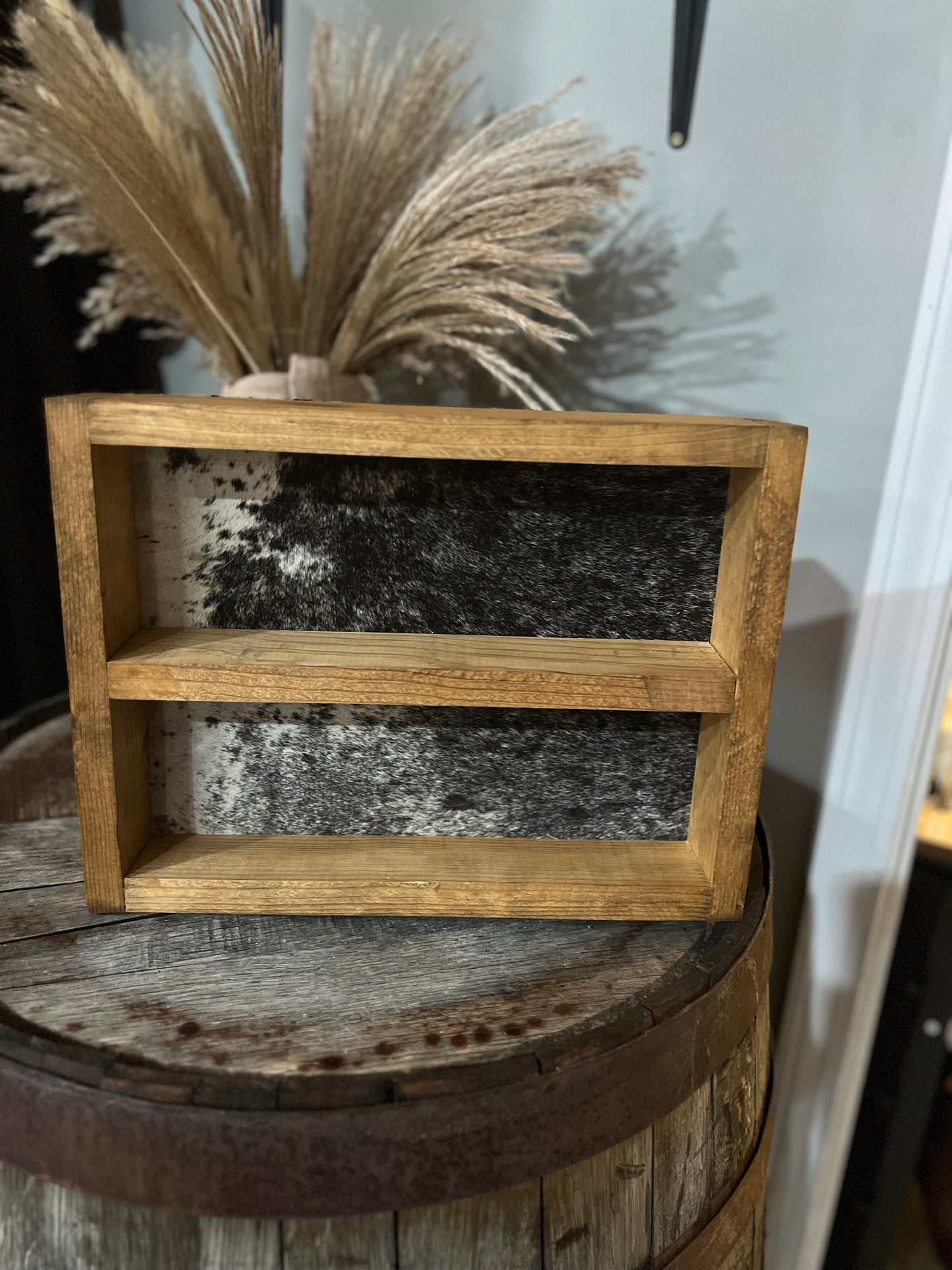 Medium Cowhide Buckle Display D