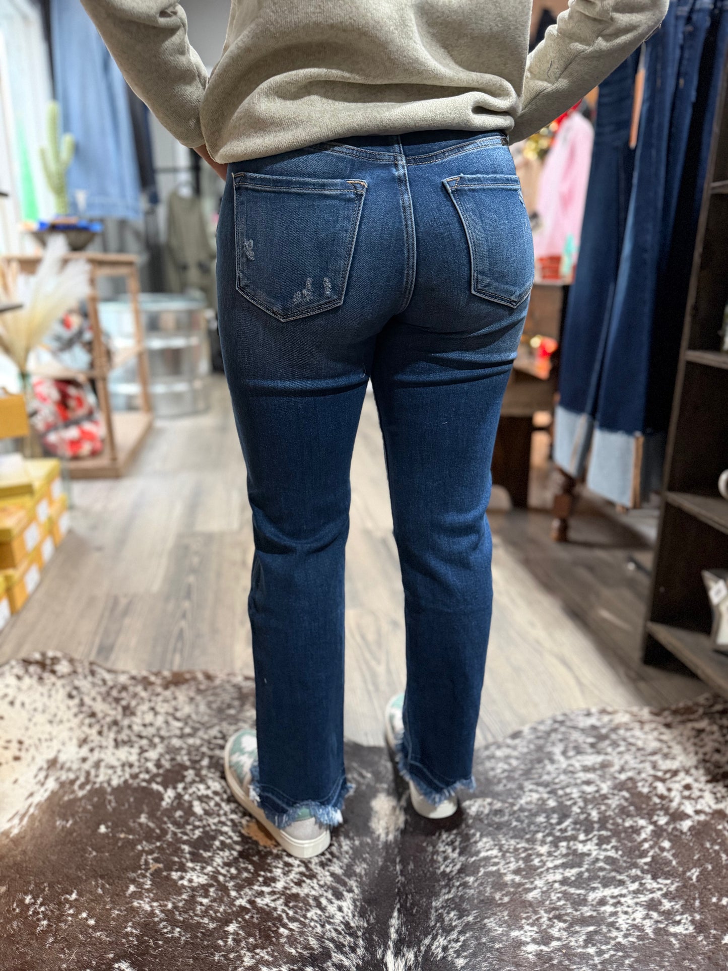 Utah Distressed Straight Leg Kancan