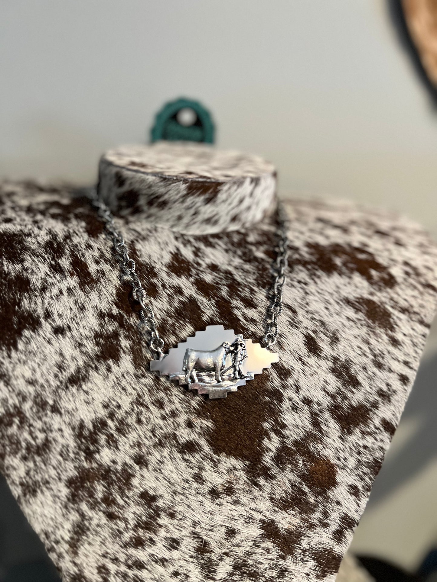 The Showman Faux Necklace