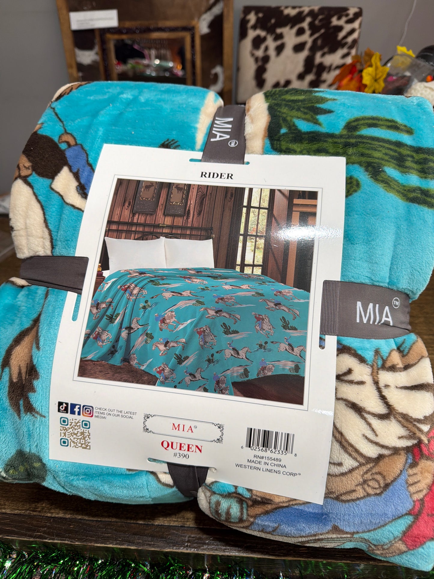 Turquoise White Horse Queen Blanket