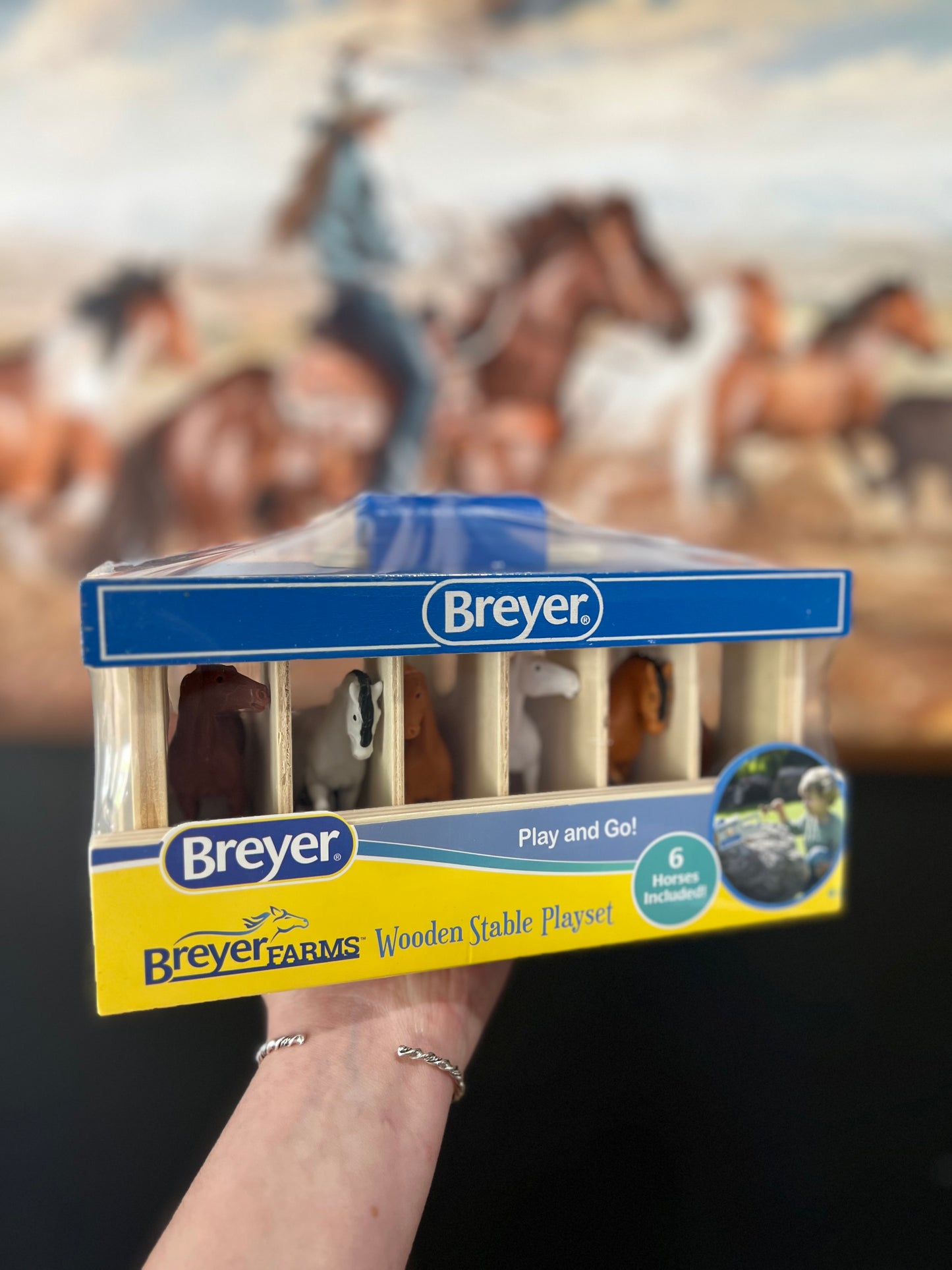 Breyer Horse + Stable Set