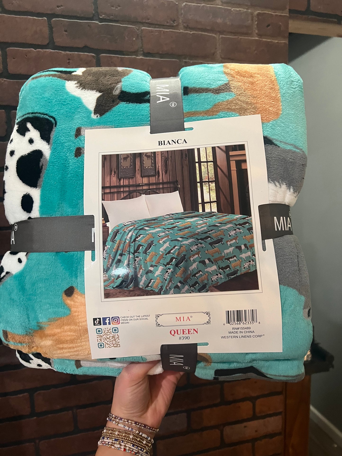 The Farm Queen Blanket