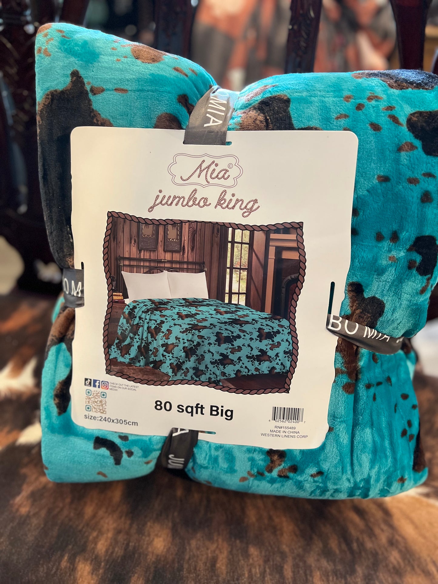 Turquoise Cow Jumbo King 80 SQ FT