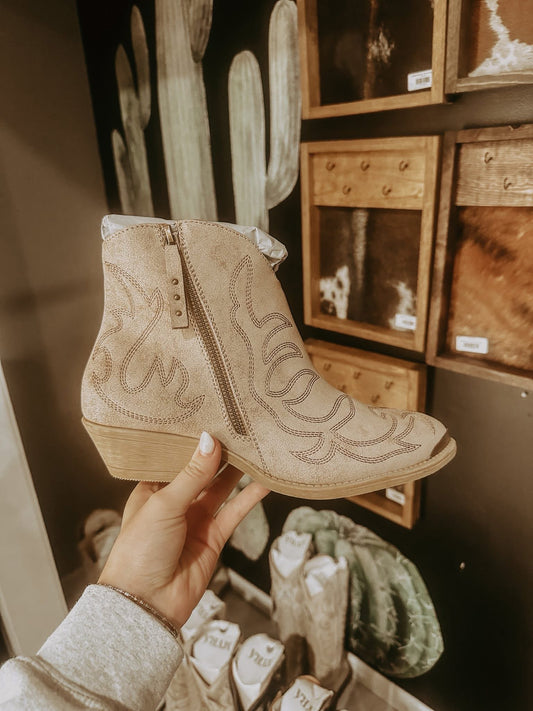 Huckleberry Western *Nude Booties
