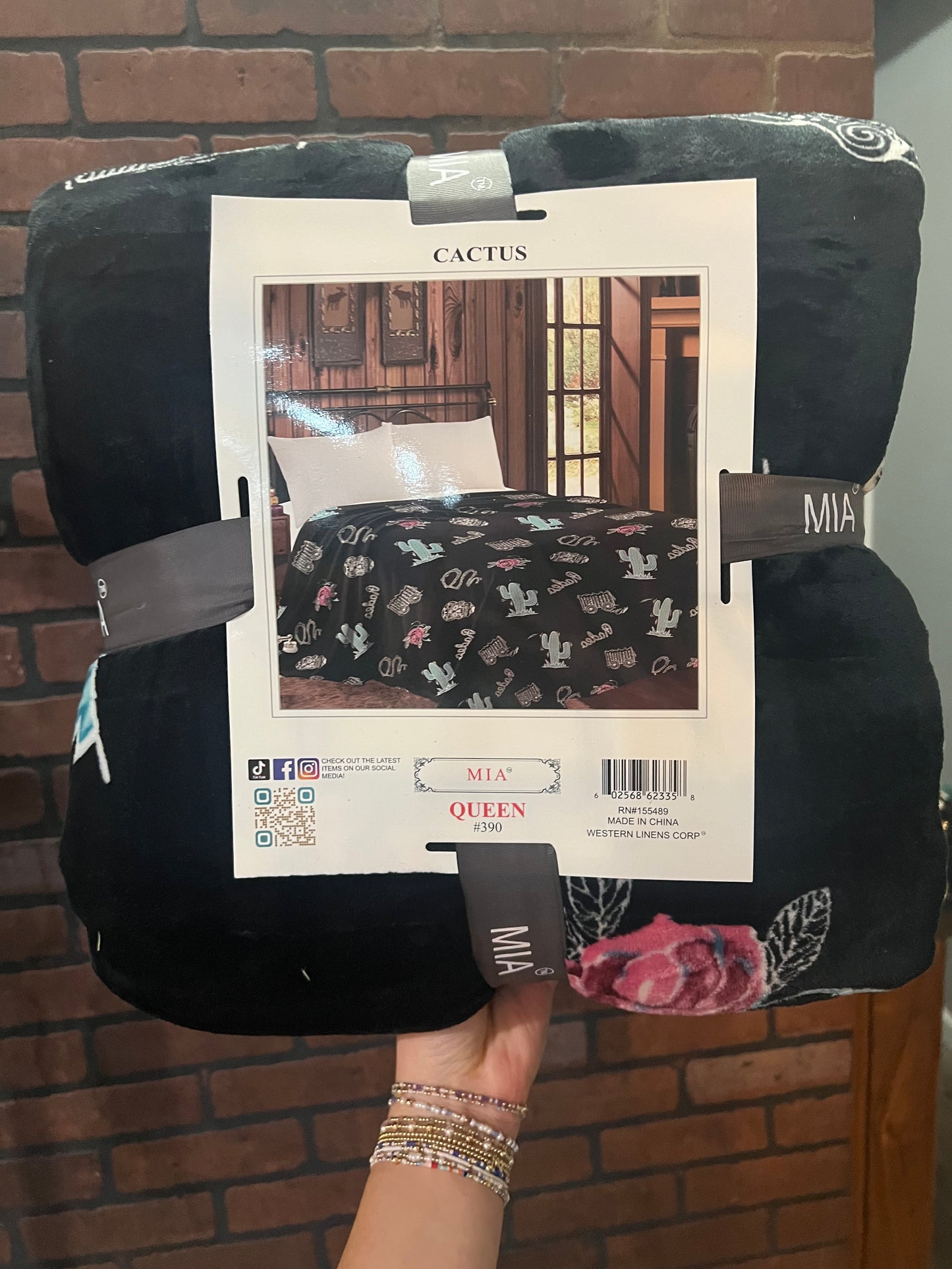 Black Rose Queen Blanket