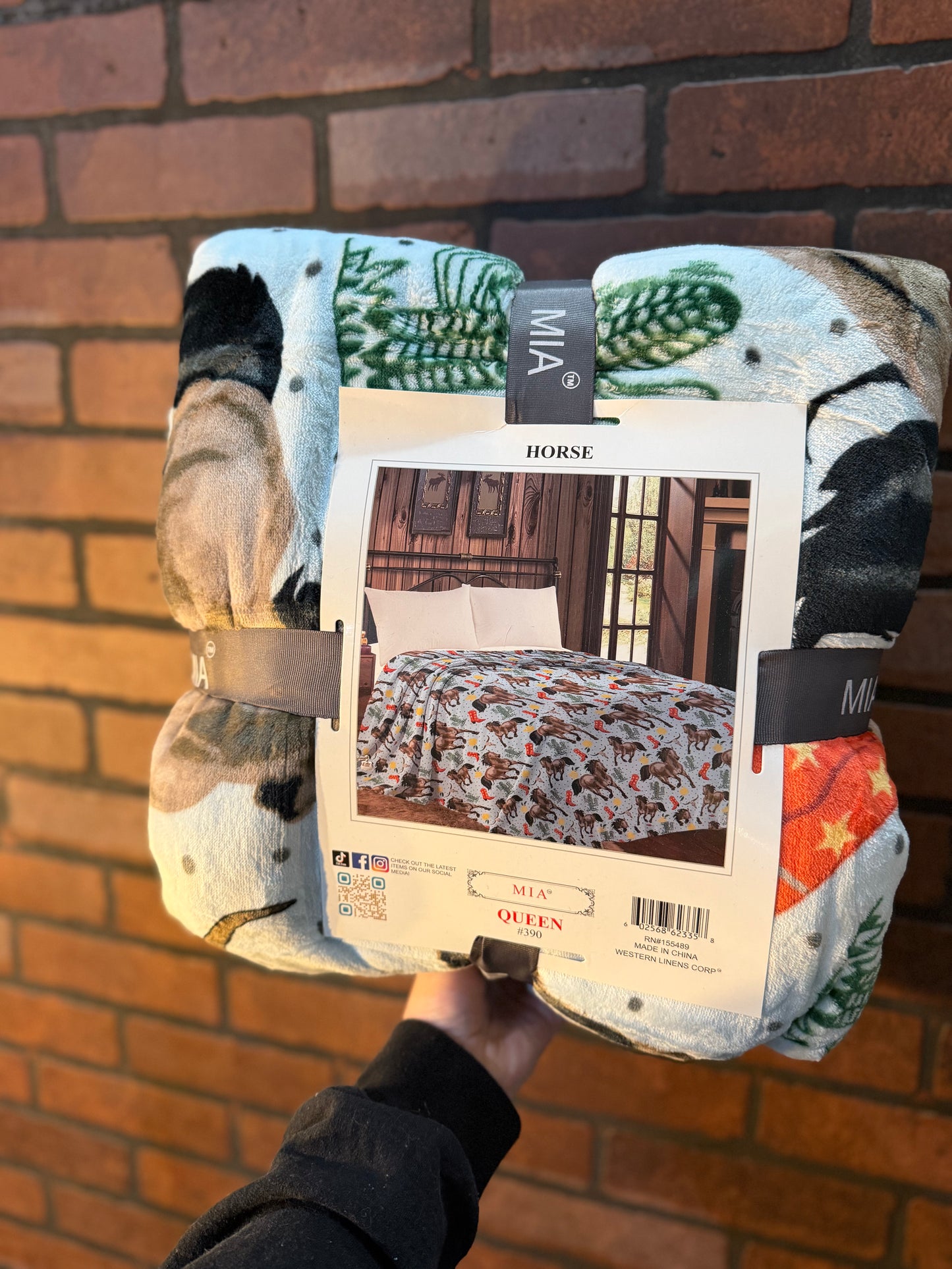 Powder Blue Bay Horse Queen Blanket