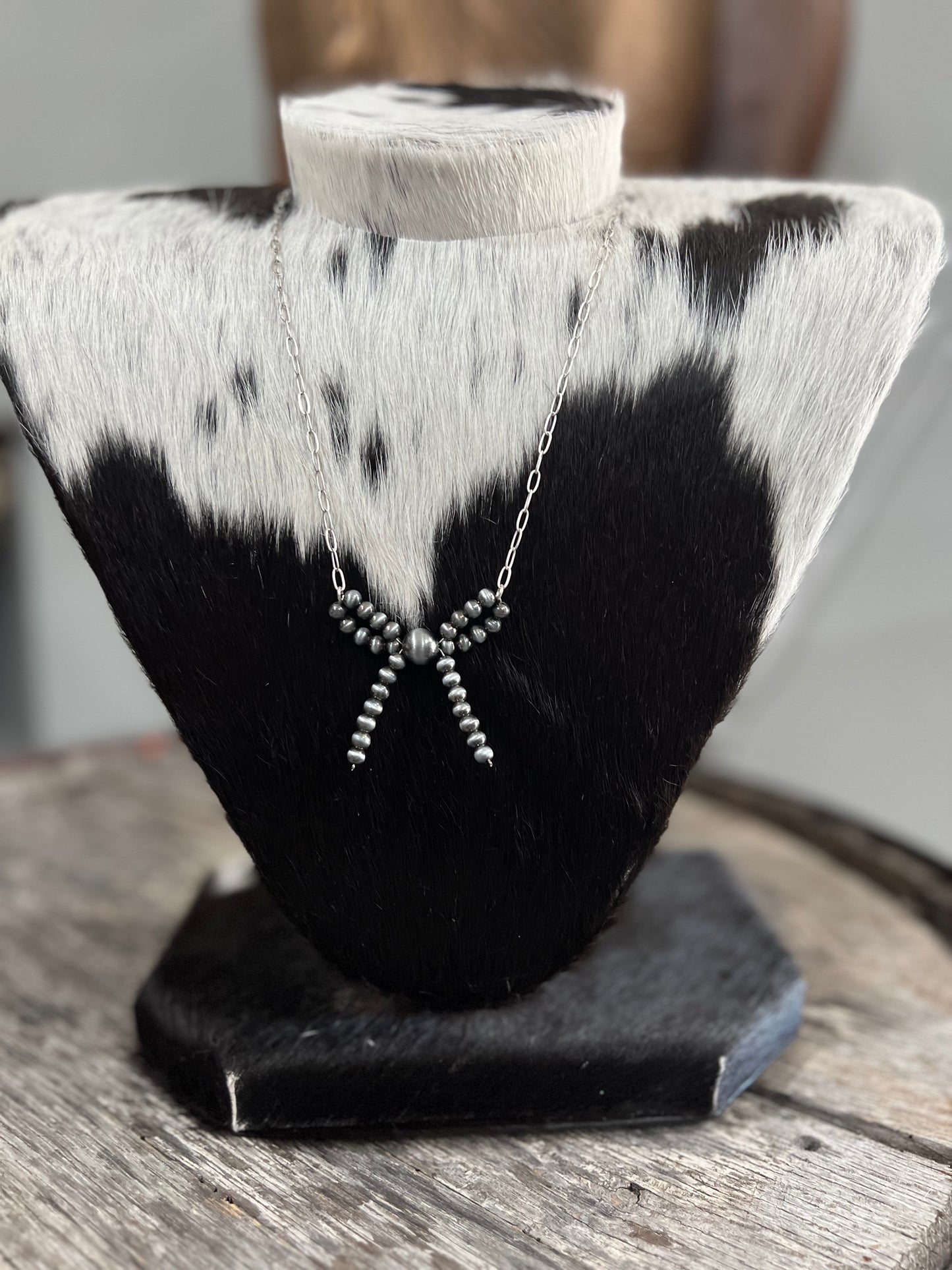 Bow Necklace